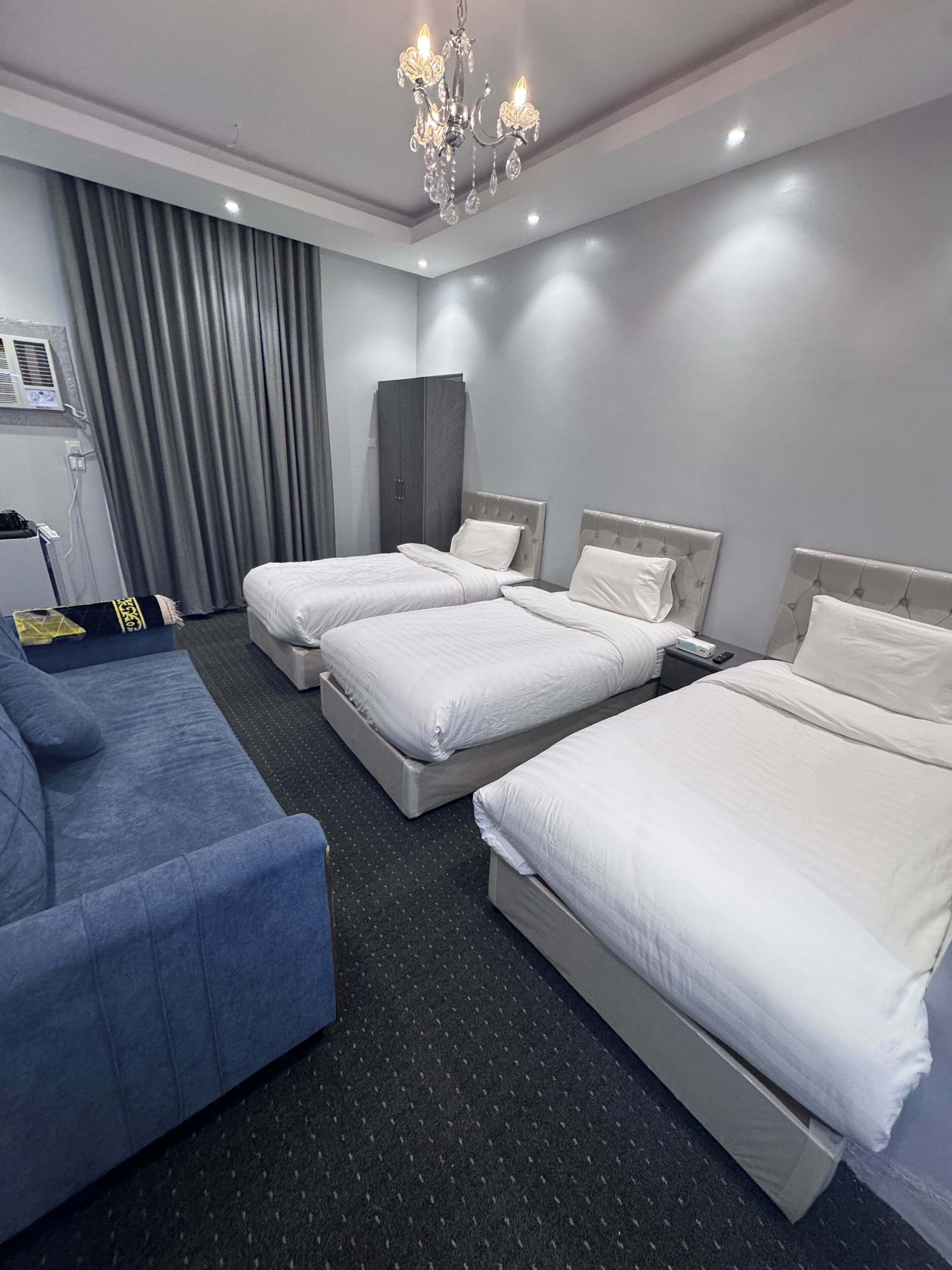 Kolmen hengen perushuone