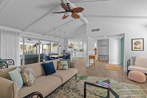 Smart TV - 3 Bedroom, 3 Bath Pool Home in the Distinguished Sanibel Golf Club (Sanibel)