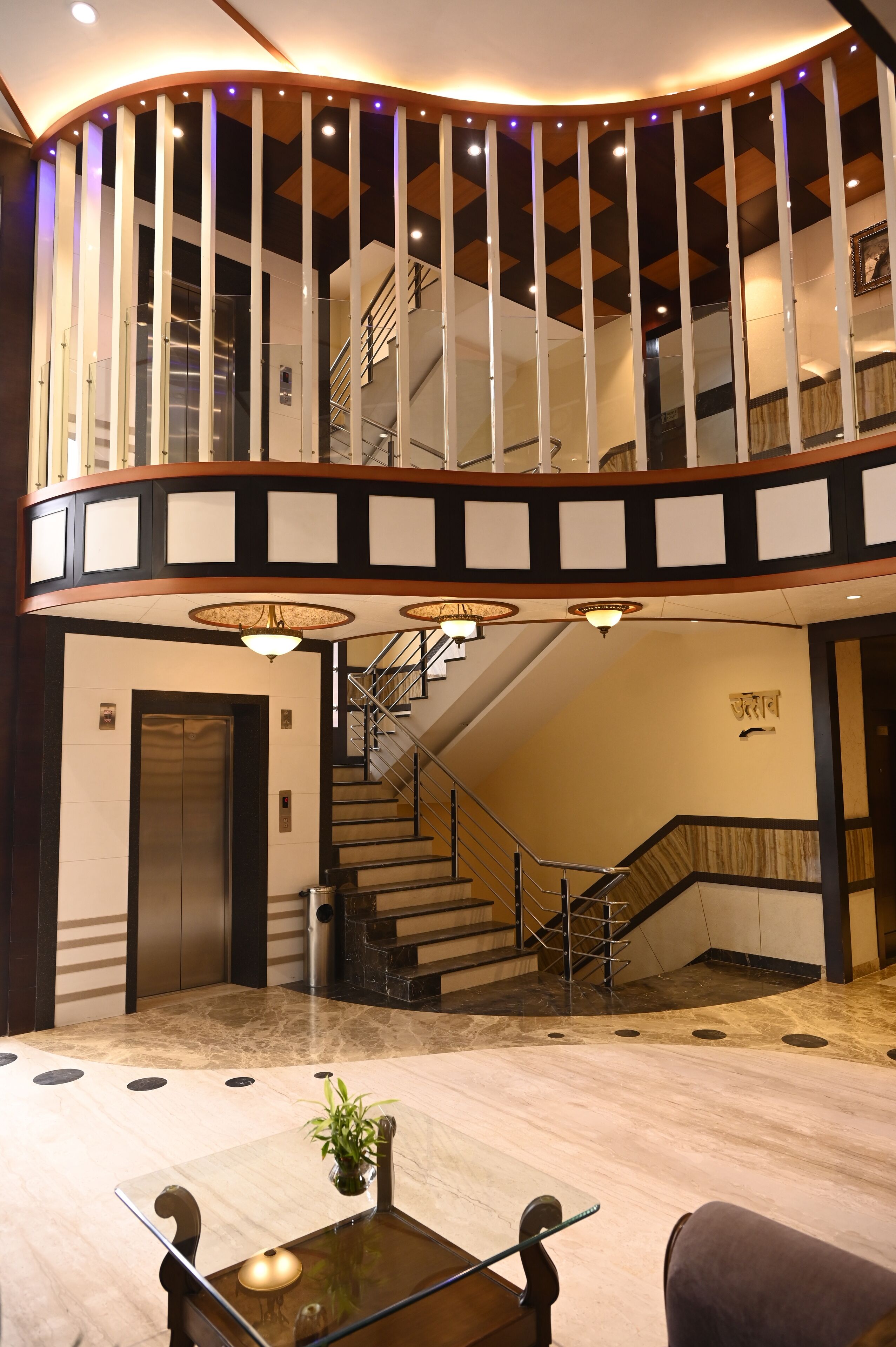 المنشأة من الداخل