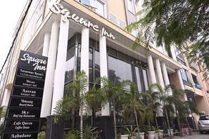 Exterior detail - Hotel Square Inn Cantonment Varanasi (Varanasi)