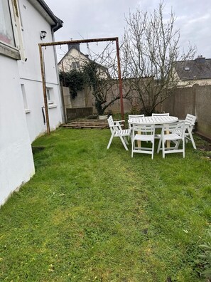 Outdoor dining - Ty Tsiory - A family home with Breton charm (Bégard)