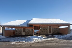 Exterior - Le Balcon du Lac - Navette devant résidence (Les Angles)