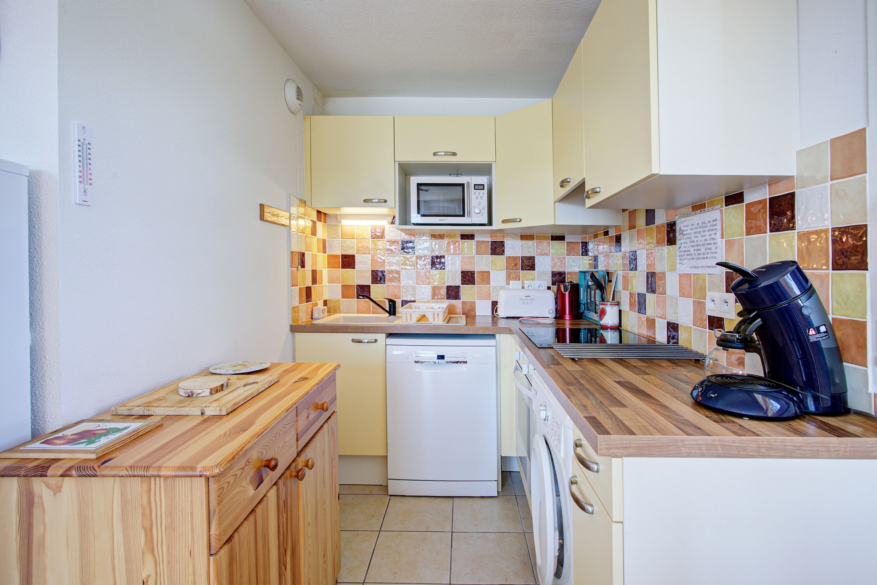 Refrigerador, microondas, horno y lavavajillas 