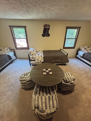 3 bedrooms, travel crib, free WiFi, bed sheets