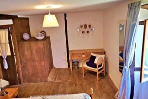 2 chambres, fer et planche à repasser, accès au Wi-Fi (inclus)