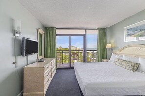 Iron/ironing board, WiFi, bed sheets - Spacious 3-bedroom condo at Grande Shores inn serene Myrtle Beach (Myrtle Beach)