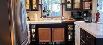 Amazing Downtown Napa Location + Wine Cave Tasting Experience + Pets Stay Free