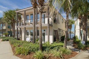 Exterior - ☀️Steps to Beach🌴Pool+Lake View | Destiny Beach Villas #9A☀️ (Destin)
