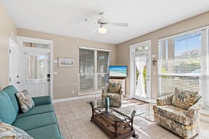 Smart TV - ☀️Steps to Beach🌴Pool+Lake View | Destiny Beach Villas #9A&B☀️ (Destin)