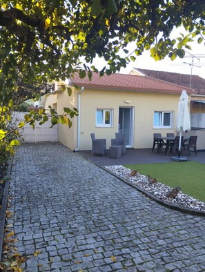 Outdoor dining - Eira da Mila - 2-bedroom house with outdoor area (Coimbra)