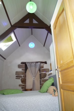 Fer et planche Ă repasser, accĂšs Internet, draps fournis