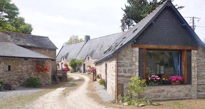 LE BULOT Petite maison individuelle avec jardin situe dans une impasse au calme