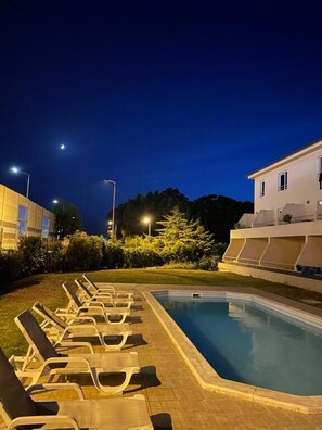 Sesongbasert utendørsbasseng