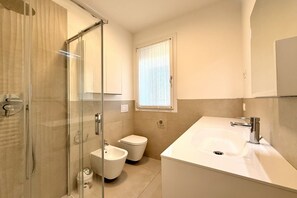 Douche, bidet