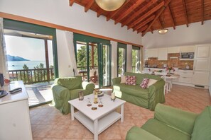 TV - Apollo Top Floor Apartment (Corfu)