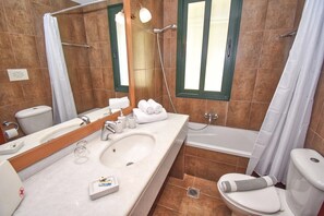Hair dryer, towels, soap, toilet paper - Apollo Top Floor Apartment (Corfu)
