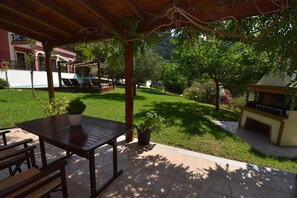 Outdoor dining - Apollo Top Floor Apartment (Corfu)