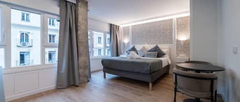 熨斗/熨衫板、Wi-Fi、床單