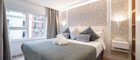 Iron/ironing board, WiFi, bed sheets