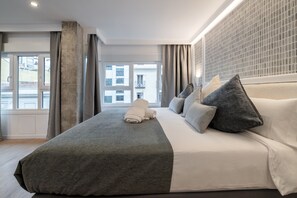 Iron/ironing board, WiFi, bed sheets - 301 — SB20 Boutique Studios | 1BR | 1BA | W/K (Madrid)