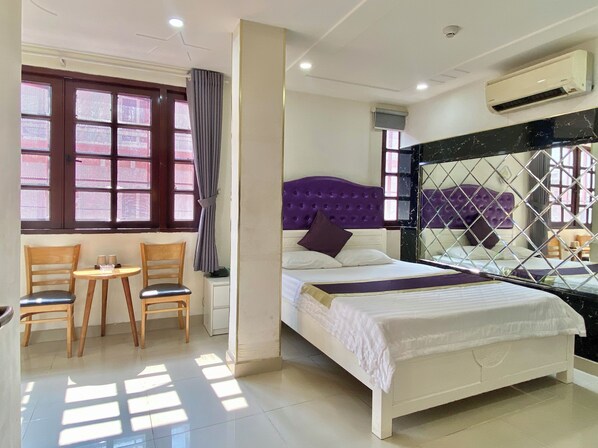 Quarto casal luxo | Escrivaninha, Wi-Fi de cortesia