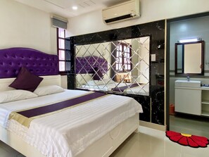 Quarto casal luxo | Escrivaninha, Wi-Fi de cortesia