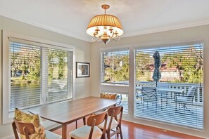 Dining - 2 bedroom 2 bath condo with deck overlooking lagoon. (Saint Simons Island)