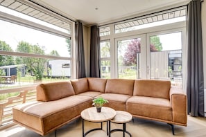 TV - Lodge | stijlvol en luxe 6 persoons chalet (Zennewijnen)