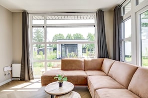 TV - Lodge | stijlvol en luxe 6 persoons chalet (Zennewijnen)