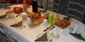 Dining - Karibu Normandy Maasais (Saint-Désir)