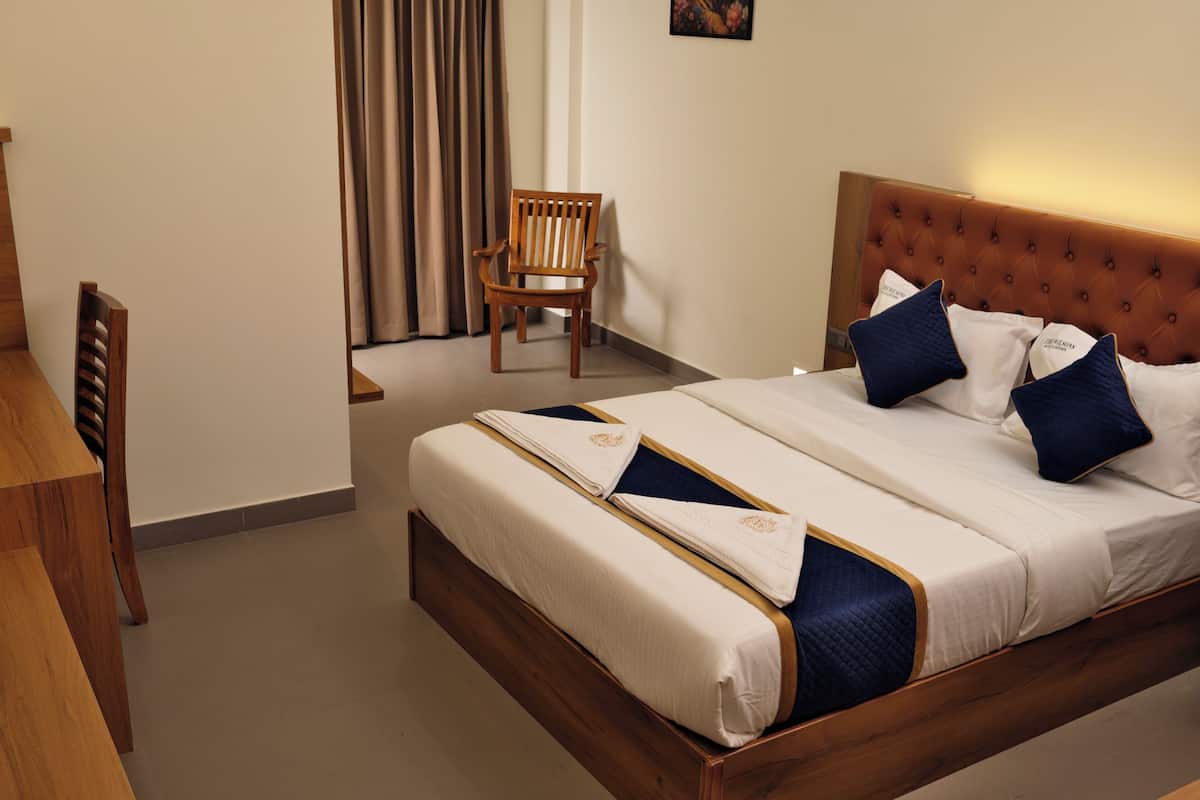 Classic Double Room, Balcony, City View | Desk, laptop workspace, iron/ironing board, free WiFi