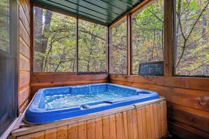 Interior - Authentic Log Cabin with Game Room (GATLINBURG)