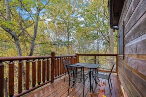 Outdoor dining - Authentic Log Cabin with Game Room (GATLINBURG)