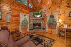 Smart TV, fireplace, DVD player, table football - Authentic Log Cabin with Game Room (GATLINBURG)