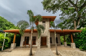 Exterior - Stunning 3-bedroom house in welcoming Sámara (Sámara)