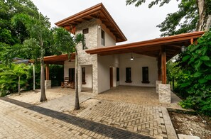 Exterior - Stunning 3-bedroom house in welcoming Sámara (Sámara)