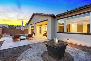 Terrace/patio - La Quinta Oasis - Pool and Mountain Views! (La Quinta)