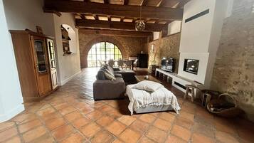 Télévision, cheminée