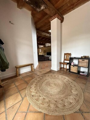 Interior - Catalan farmhouse close to beaches and mountains (Bages)