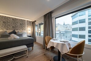 Interior - 302 — SB20 Boutique Studios | 1BR | 1BA | W/K (Madrid)