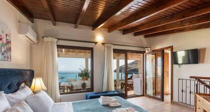 Beachfront House with Hot Tub, Walk to Everything!