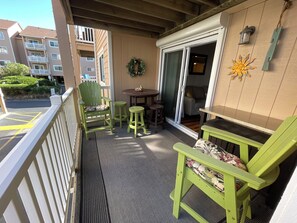 Outdoor dining - 2-Bed 2-Bath Oceanfront Condo in Carolina Beach with 2 Pools and Beach Access! (Carolina Beach)