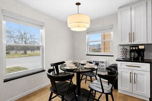 Dining - New! Luxury 2BR Suite | 20 min to Downtown Detroit (Eastpointe)