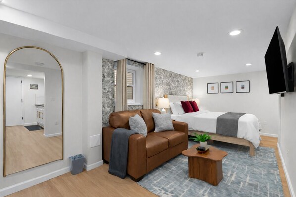 Tabla de planchar con plancha, wifi gratis y ropa de cama 