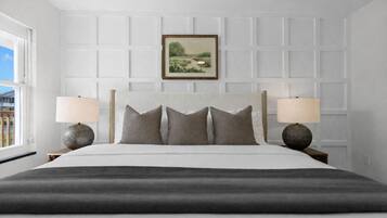 Skrivebord, strykejern/-brett og wi-fi