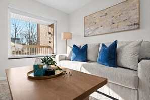 Smart TV - Comfortable 1BR w/ In-Unit Laundry + WiFi | Ideal for Extended Stays (Eastpointe)