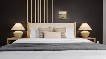 Skrivebord, strykejern/-brett, wi-fi og sengetøy