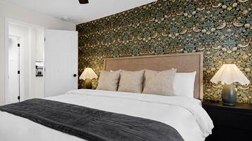 Työpöytä, silitysrauta/-lauta, Wi-Fi, vuodevaatteet