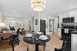 Dining - New!Cozy 1BR Upper in Eastpointe (Eastpointe)