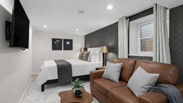 Schreibtisch, Bügeleisen/Bügelbrett, WLAN